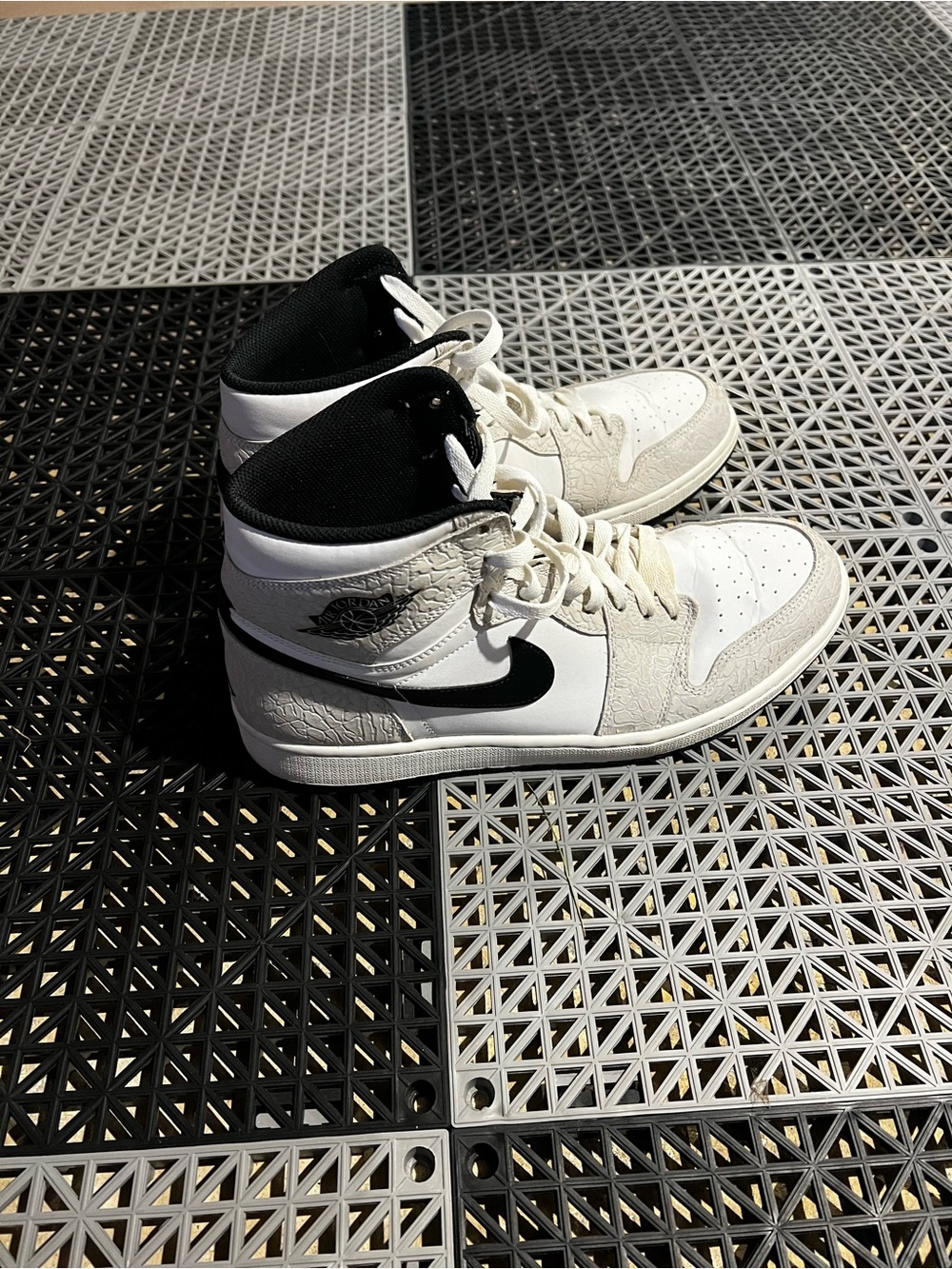 Nike Air Jordan 1 Mid Sneakers - White Elephant